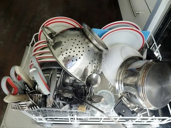 dishwasher doesn't clean dishes on top rack